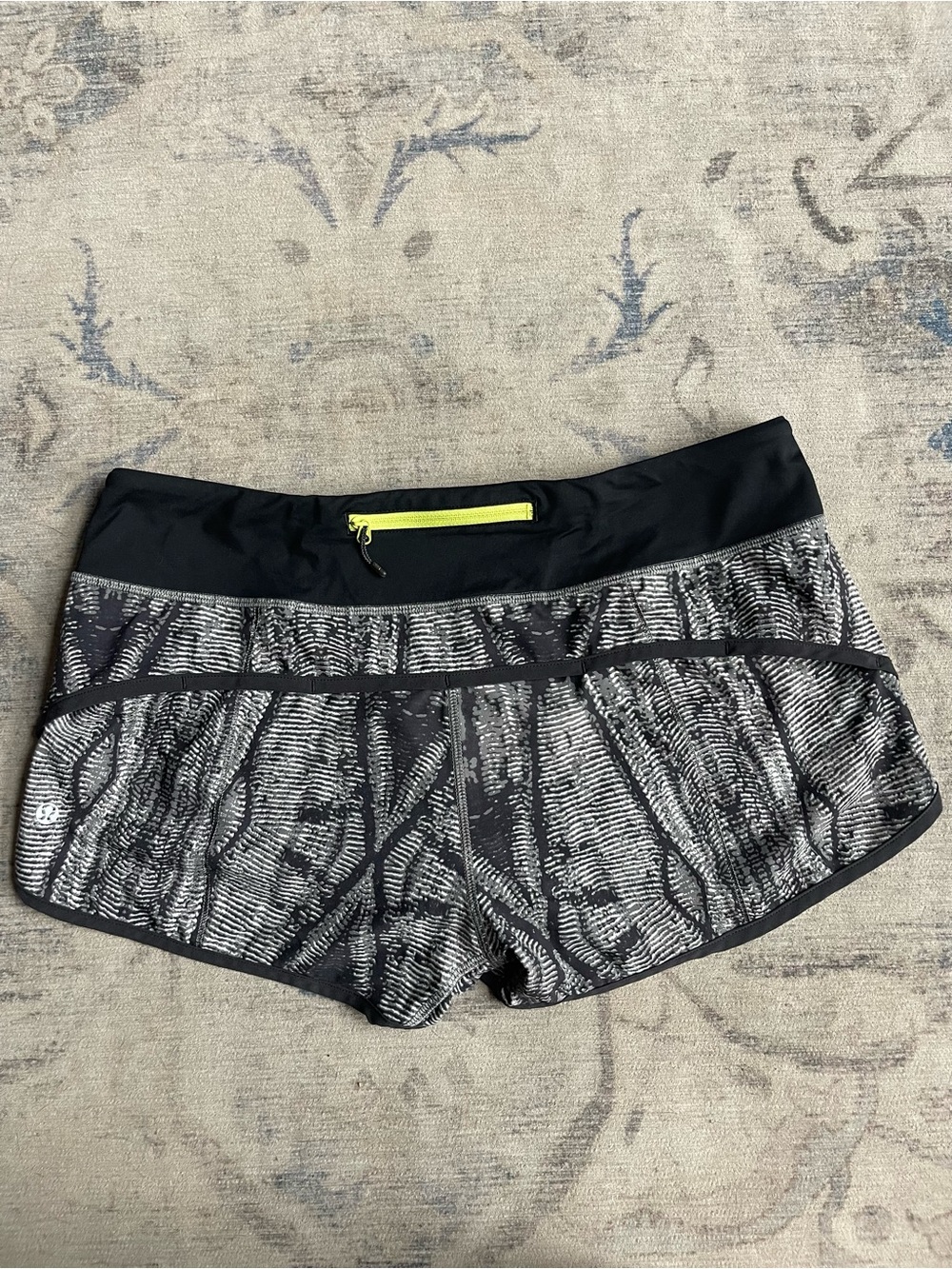 Lululemon Speed Shorts Serpents Black Gray Rare Size 8